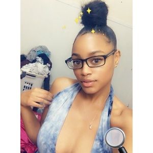 Meet your Posher, Angelique